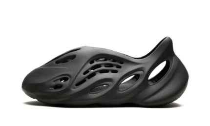 Yeezy Foam Runner "Carbon"