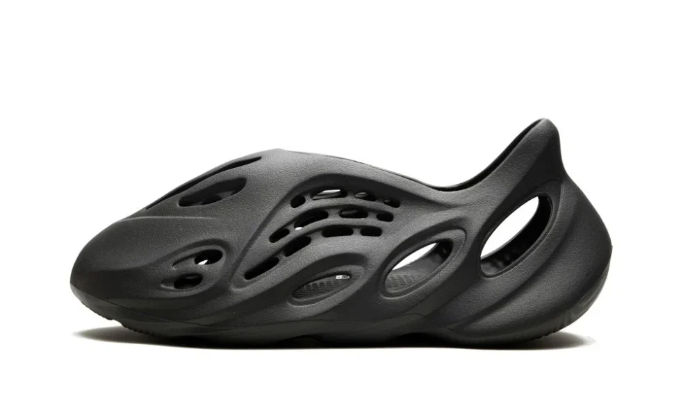 Yeezy Foam Runner "Carbon"
