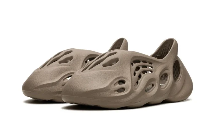 Yeezy Foam Runner "Stone Taupe" - Image 2